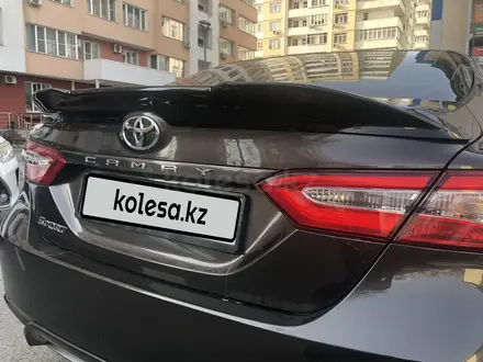 Toyota Camry 2018 года за 11 600 000 тг. в Алматы – фото 15