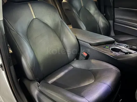 Toyota Camry 2019 года за 15 500 000 тг. в Шымкент – фото 23