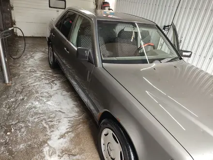 Mercedes-Benz E 230 1989 года за 1 800 000 тг. в Астана – фото 5