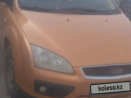 Ford Focus 2006 года за 1 500 000 тг. в Уральск – фото 2