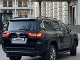 Toyota Land Cruiser 2022 года за 51 000 000 тг. в Алматы – фото 4