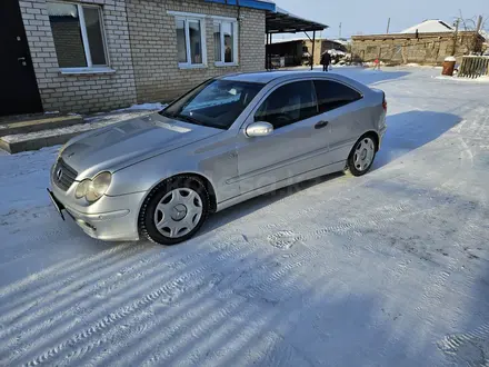 Mercedes-Benz C 43 AMG 2001 года за 3 500 000 тг. в Актобе – фото 2