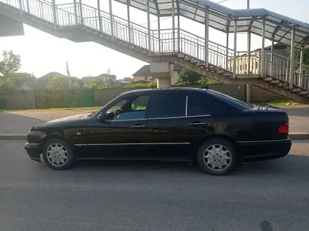 Mercedes-Benz E 280 1996 года за 2 500 000 тг. в Алматы – фото 3