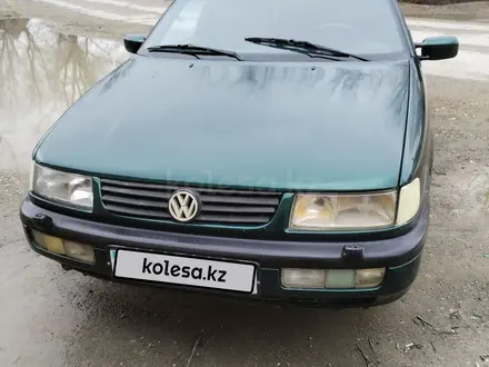 Volkswagen Passat 1995 года за 1 800 000 тг. в Шиели – фото 6