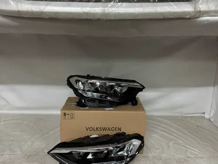 Фара передний на Volkswagen за 110 000 тг. в Алматы