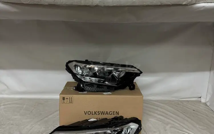 Фара передний на Volkswagen за 110 000 тг. в Алматы