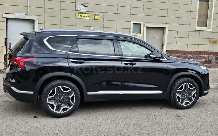 Hyundai Santa Fe 2023 годаfor22 500 000 тг. в Астана