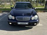 Mercedes-Benz C 320 2000 года за 3 000 000 тг. в Тараз – фото 2