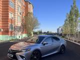Toyota Camry 2018 года за 10 500 000 тг. в Актобе