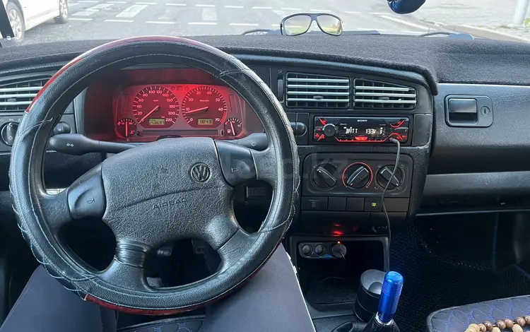 Volkswagen Golf 1993 года за 1 800 000 тг. в Астана