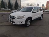 Volkswagen Tiguan 2010 года за 4 600 000 тг. в Астана