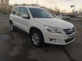 Volkswagen Tiguan 2010 года за 4 900 000 тг. в Астана – фото 2