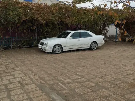 Mercedes-Benz E 320 2001 года за 4 800 000 тг. в Актау – фото 2