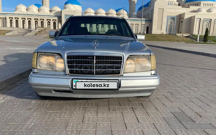 Mercedes-Benz E 220 1993 года за 1 950 000 тг. в Астана