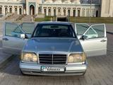 Mercedes-Benz E 220 1993 годаүшін1 950 000 тг. в Астана – фото 2