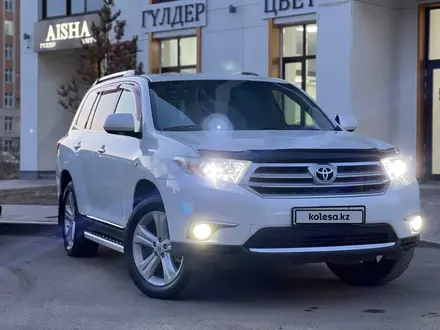Toyota Highlander 2011 года за 10 900 000 тг. в Астана