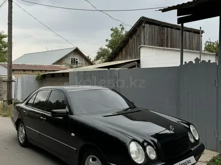 Mercedes-Benz E 280 1997 года за 3 009 261 тг. в Алматы – фото 3