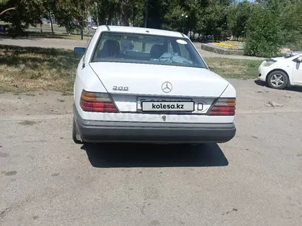 Mercedes-Benz E 200 1989 года за 950 000 тг. в Усть-Каменогорск – фото 3