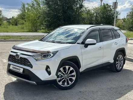 Toyota RAV4 2021 года за 16 400 000 тг. в Актобе – фото 2