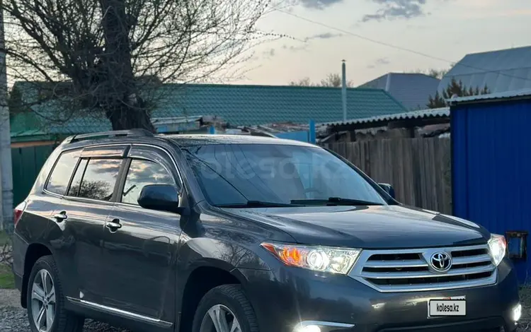 Toyota Highlander 2012 годаfor9 200 000 тг. в Актобе