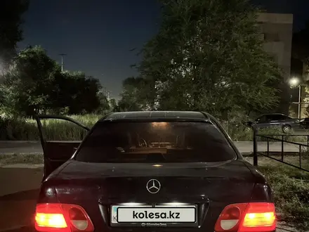 Mercedes-Benz E 200 1996 года за 2 100 000 тг. в Караганда – фото 37