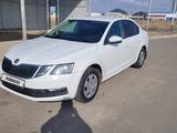 Skoda Octavia 2018 года за 2 800 000 тг. в Атырау – фото 3
