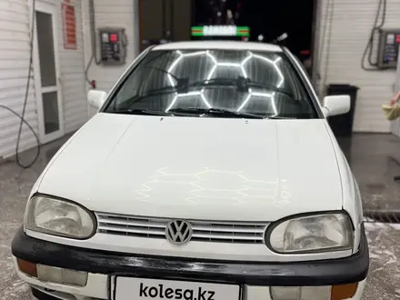 Volkswagen Golf 1996 года за 1 800 000 тг. в Караганда