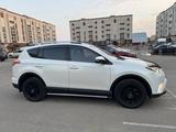 Toyota RAV4 2017 года за 10 500 000 тг. в Актобе – фото 4