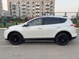 Toyota RAV4 2017 года за 10 500 000 тг. в Актобе – фото 5