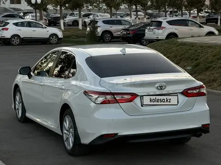 Toyota Camry 2021 года за 14 000 000 тг. в Кызылорда – фото 2