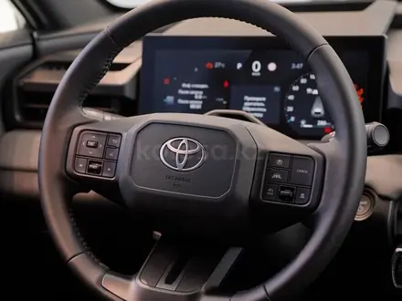 Toyota RAV4 Style HEV 2026 года за 26 390 000 тг. в Петропавловск – фото 15