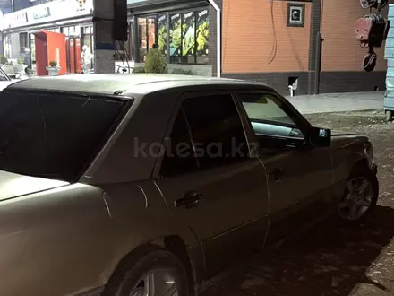 Mercedes-Benz E 220 1997 года за 120 000 тг. в Мерке – фото 7