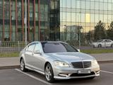 Mercedes-Benz S 550 2010 года за 9 000 000 тг. в Астана – фото 2