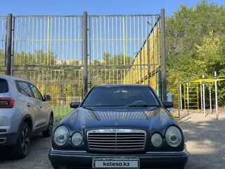 Mercedes-Benz E 240