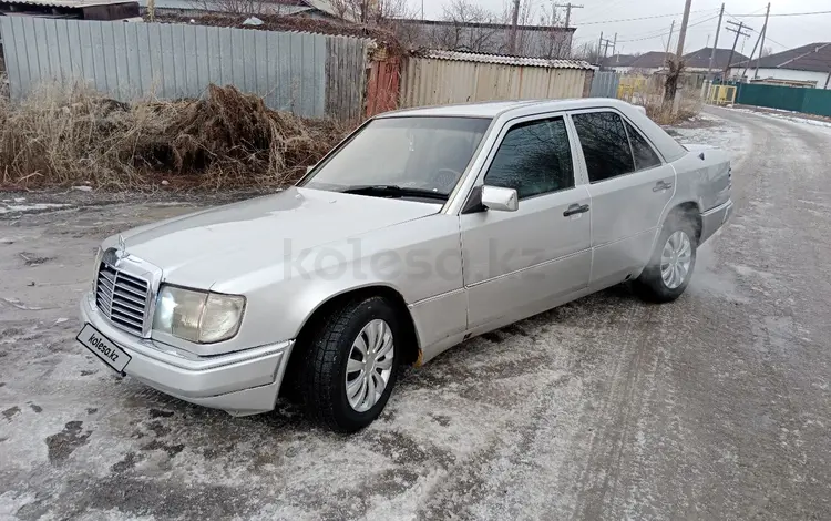 Mercedes-Benz E 220 1993 года за 1 350 000 тг. в Талдыкорган