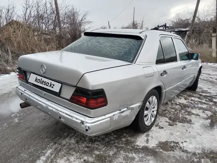 Mercedes-Benz E 220 1993 года за 1 350 000 тг. в Талдыкорган – фото 8