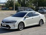 Toyota Camry 2018 года за 13 900 000 тг. в Шымкент – фото 2