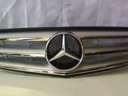 Решетка радиатора Mercedes-Benz w204 за 40 000 тг. в Алматы