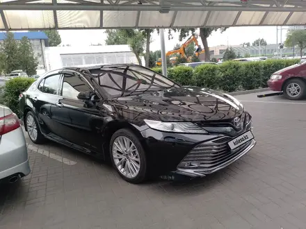 Toyota Camry 2018 года за 15 000 000 тг. в Алматы – фото 3