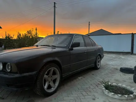 BMW 520 1992 года за 1 300 000 тг. в Атырау – фото 2
