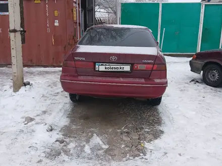 Toyota Camry 1998 года за 3 500 000 тг. в Зайсан – фото 13