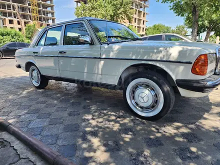 Mercedes-Benz E 240 1982 года за 13 100 000 тг. в Бишкек