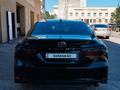 Toyota Camry 2018 года за 11 700 000 тг. в Уральск – фото 16