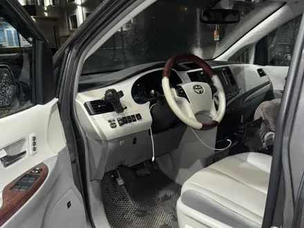 Toyota Sienna 2013 года за 8 999 999 тг. в Актау – фото 3