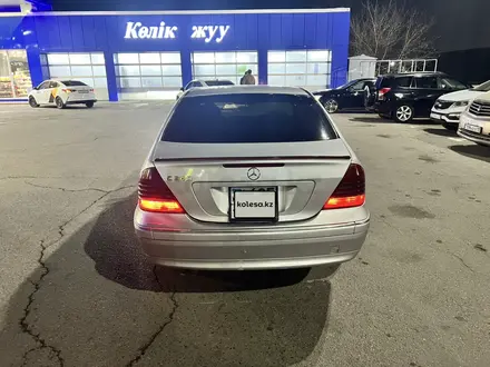 Mercedes-Benz C 240 2000 года за 2 000 000 тг. в Алматы – фото 4