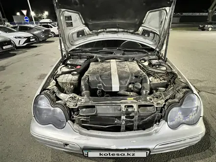 Mercedes-Benz C 240 2000 года за 2 000 000 тг. в Алматы – фото 7