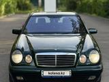 Mercedes-Benz E 230 1997 года за 2 800 000 тг. в Алматы – фото 2