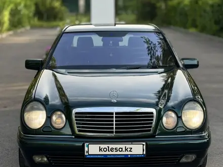 Mercedes-Benz E 230 1997 года за 2 800 000 тг. в Алматы – фото 2
