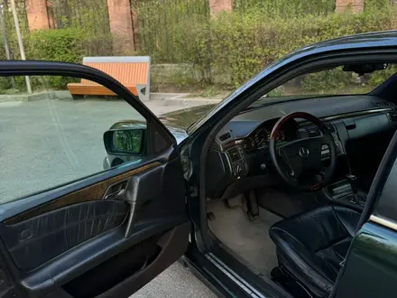 Mercedes-Benz E 230 1997 года за 2 800 000 тг. в Алматы – фото 12