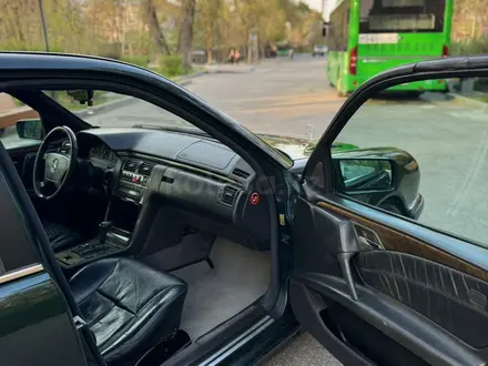 Mercedes-Benz E 230 1997 года за 2 800 000 тг. в Алматы – фото 16